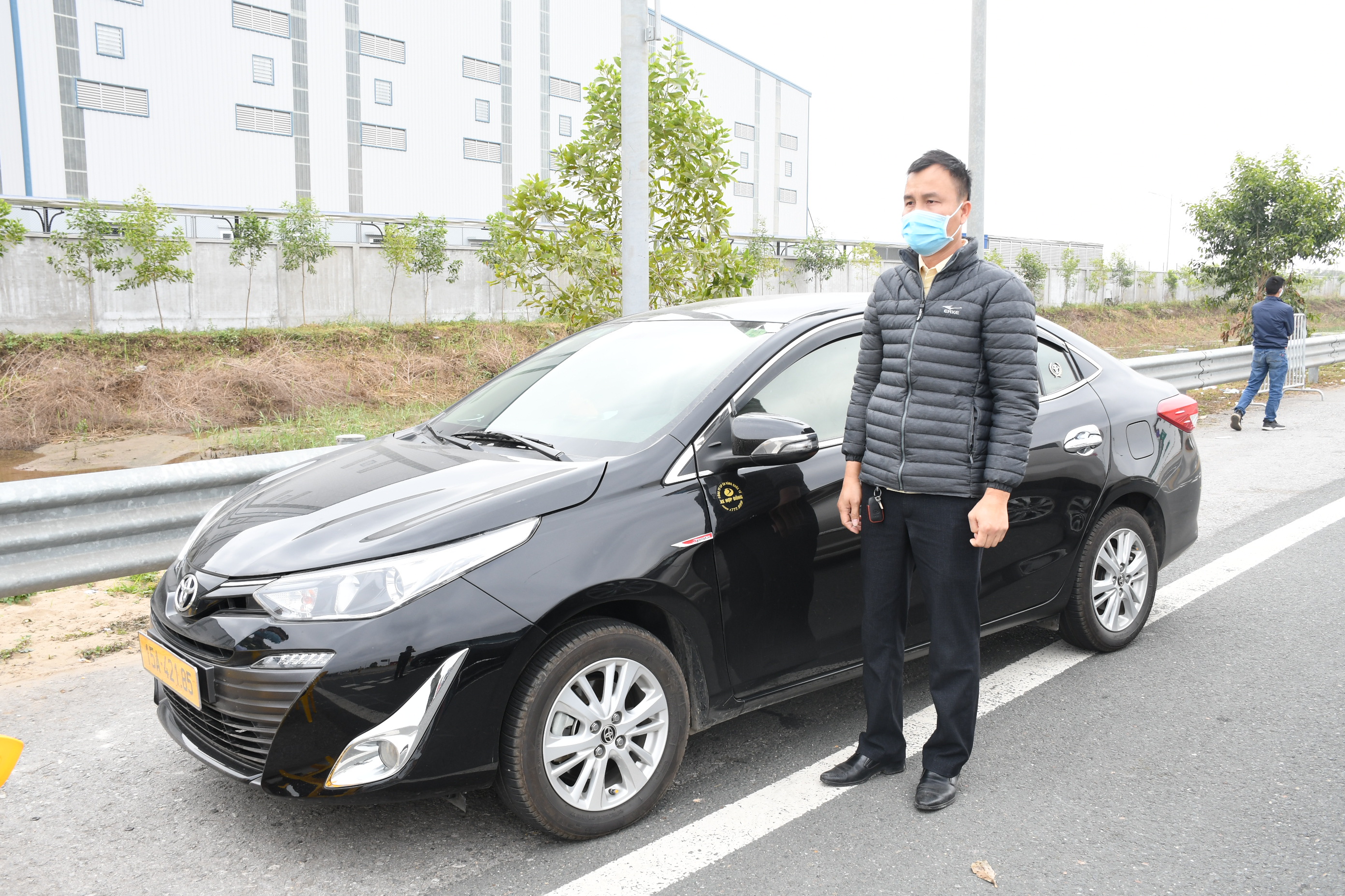 Phát hiện 01 xe ô tô chở 02 người trốn chốt kiểm soát dịch Covid-19